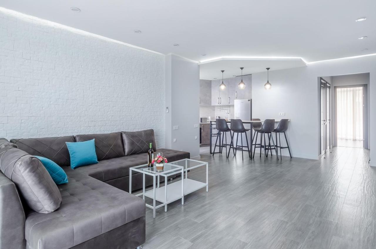 Green Line Apartment Батуми Екстериор снимка